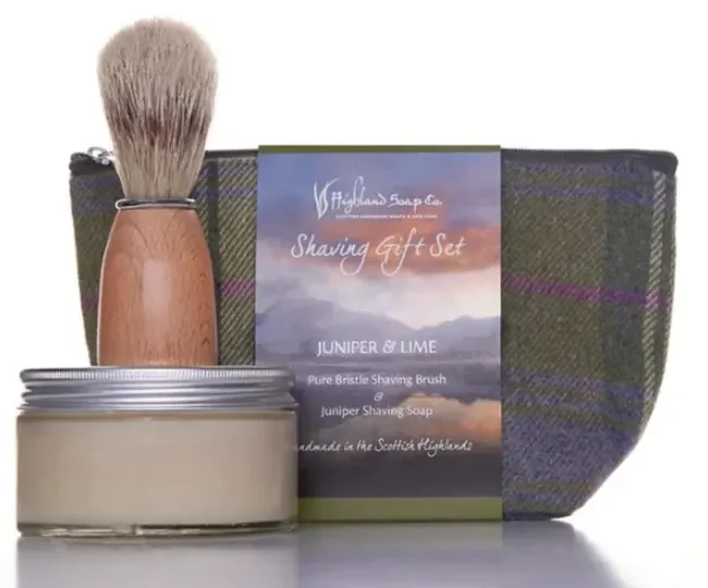 98ea0948278d2229fe2a5af7577bce00.webp HIGHLAND - Shaving set - Juniper & Lime - Bilde 1